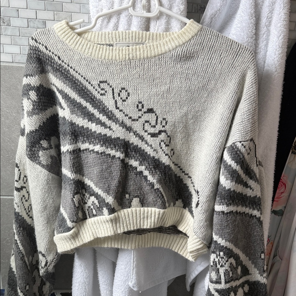 Urban Outfitters Gray and Cream Abstract Sweater